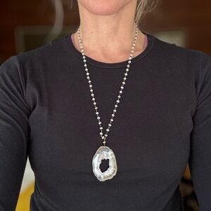 Elegant Agate Pendant Necklace